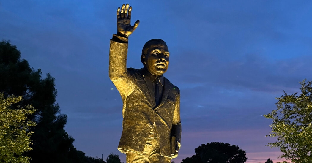 Statue of Martin Luther King Draws Criticism Over Its Proportions