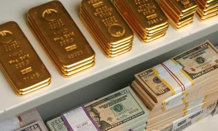 الذهب بواصل التحليق عاليا بسبب تراجع الدولار