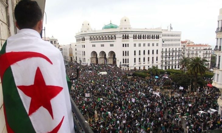 بعد تعديل قانون النقابات والحق في الإضراب.. تزايد وتيرة محاكمة قيادات نقابية بالجزائر