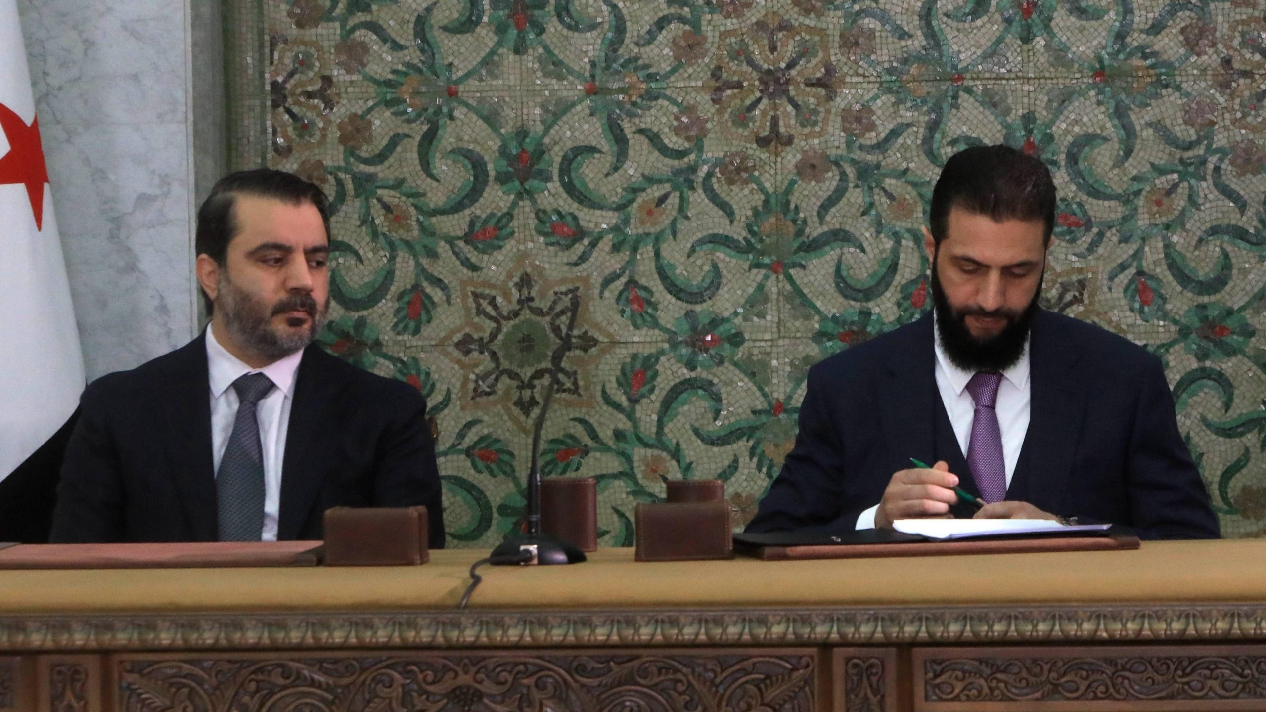 هل يمكن للسلطة الجديدة في سوريا إعادة ترتيب العلاقات مع بكين؟