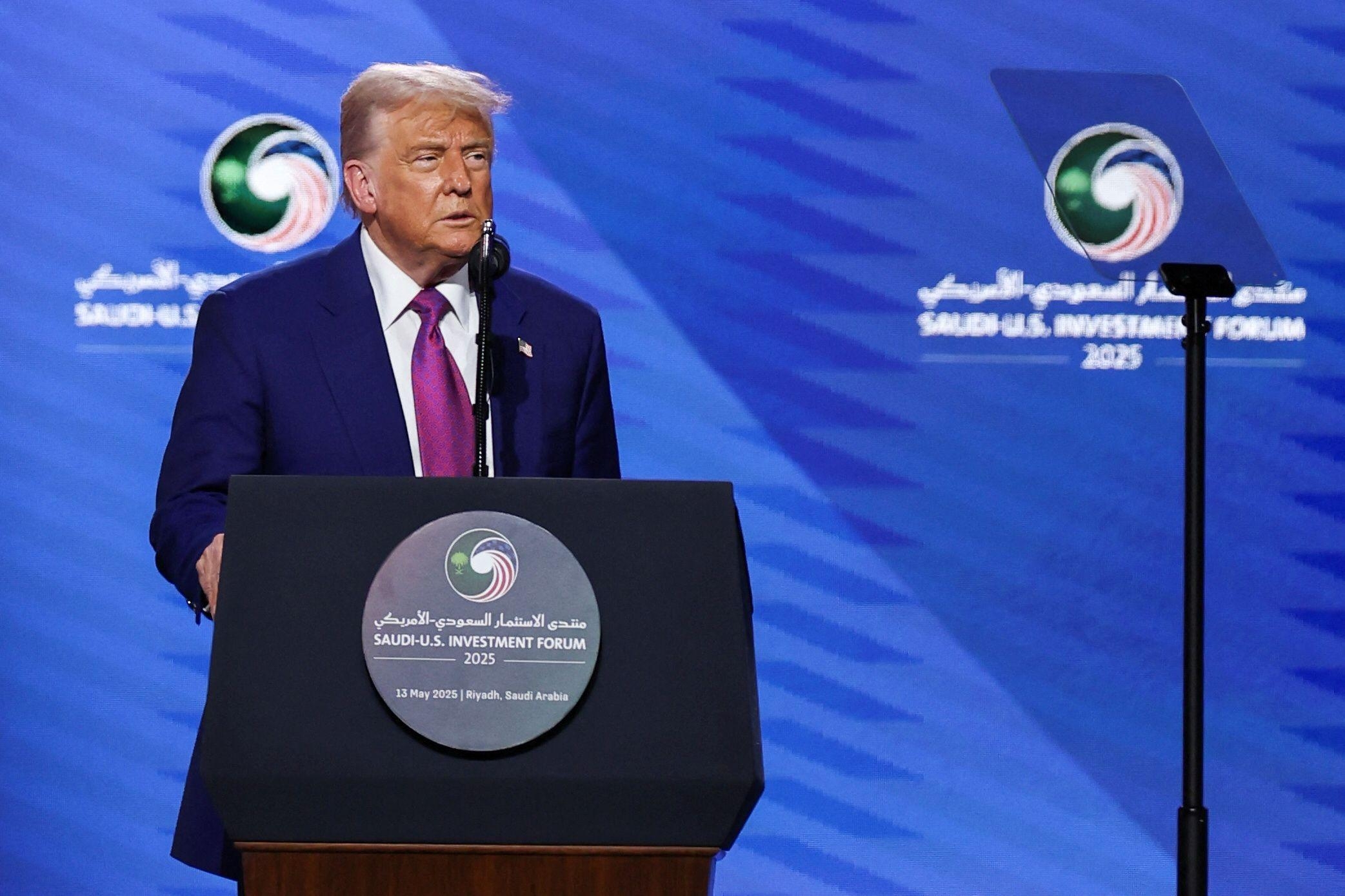 من السعودية: الرئيس الأمريكي يعلن عزمه رفع العقوبات عن سوريا، ودمشق ترحب بـ'نقطة التحول المحورية'