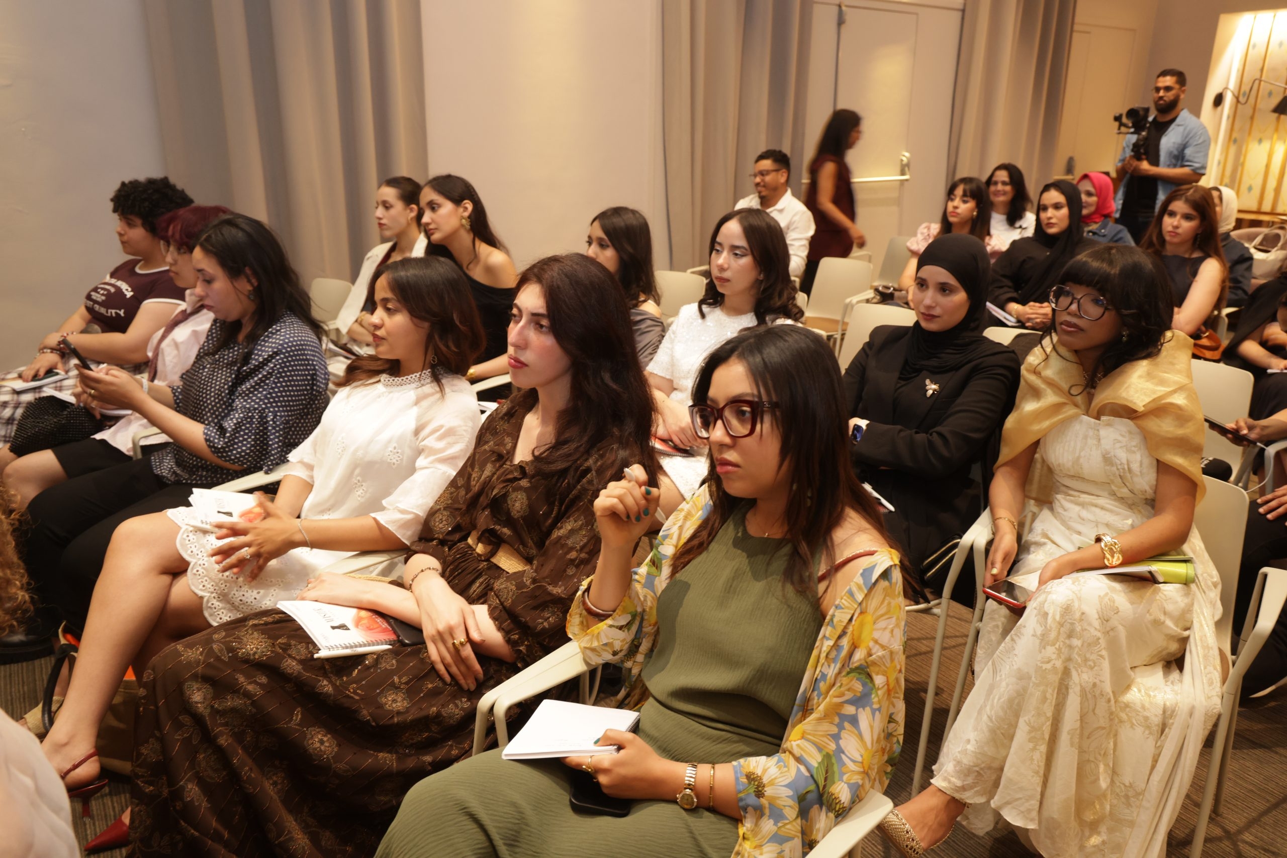 جلسة 'إرث وإبداع' في Caftan Week 2025: القفطان المغربي بين الأجيال والرؤى الجديدة