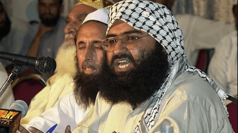 من هو مسعود أزهر، الرجُل الذي وضع الهند وباكستان على حافة الحرب؟