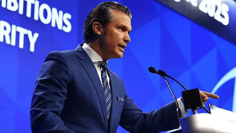 وزير الدفاع الأمريكي يحذّر من تهديد صينيّ 'وشيك' لتايوان، ويحثّ آسيا على تعزيز دفاعاتها