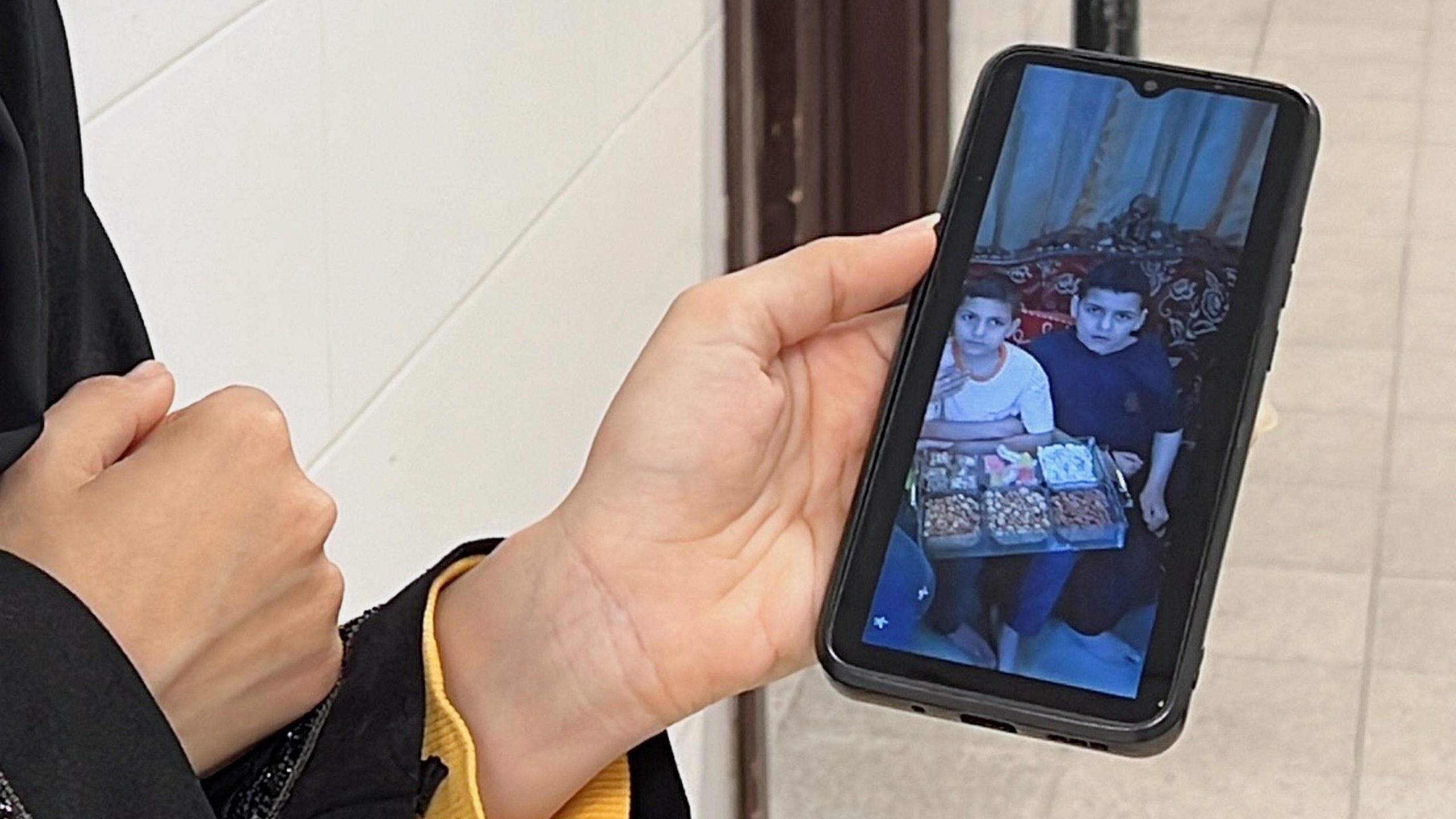 ما أول ما قالته طبيبة الأطفال عن مقتل تسعة من أبنائها في غارة إسرائيلية بغزة؟