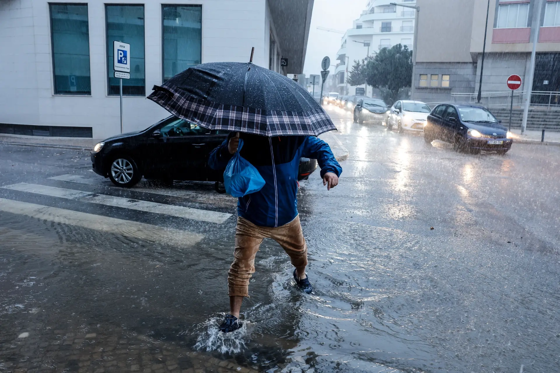 نشرة إنذارية.. أمطار رعدية قوية مصحوبة بالبرد مرتقبة بعدد من مناطق المغرب