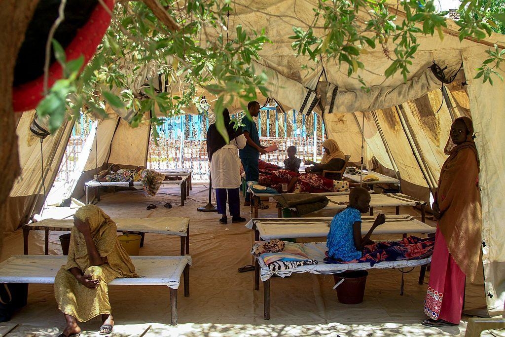 السودان: كيف يواجه السودانيون مأساتي الحرب وانتشار الأوبئة في آن واحد؟