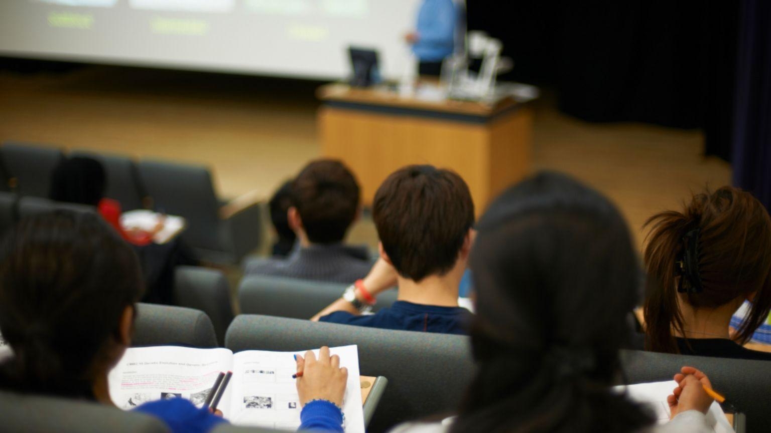 هل ساهم الذكاء الاصطناعي في تطوير الجامعات نحو الأفضل؟