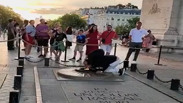 متابعة قانونية لمغربي أشعل سيجارة من شعلة تذكارية لجندي مجهول بفرنسا