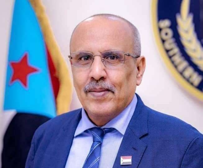 الكثيري يُعزَّي في وفاة عضو الجمعية الوطنية سالم عوض قسيبه
