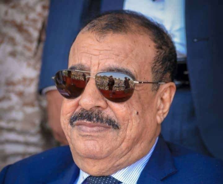 اللواء بن بريك يُعزّي السفير قاسم عسكر جبران بوفاة أخيه