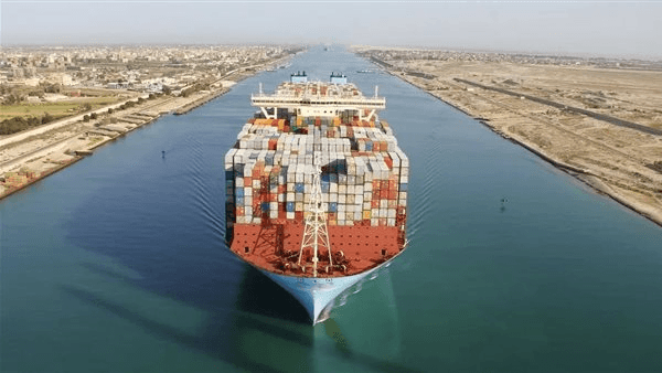 الحمصانى: تحويل المنطقة الاقتصادية لقناة السويس إلى مركز عالمى للتجارة والصناعة والخدمات