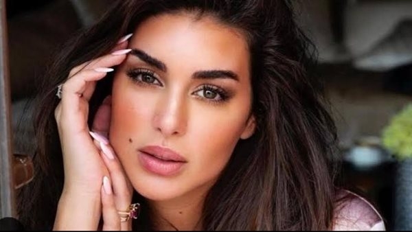 ياسمين صبري تستعرض رشاقتها بإطلالة كاجوال أنيقة