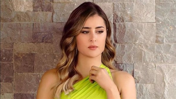 إطلالة كاجوال جذابة لـ عائشة بن أحمد فى أحدث ظهور لها