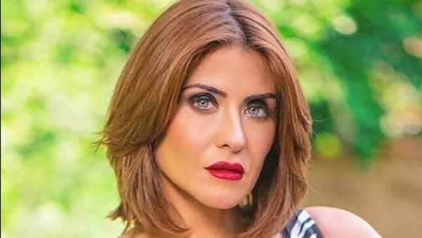 هيدي كرم تخطف الأنظار بإطلالة صيفية جريئة في أحدث ظهور لها