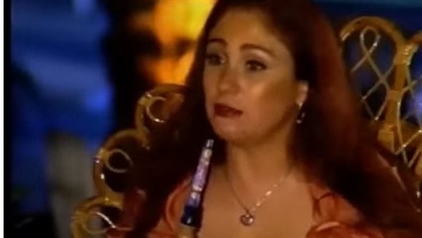 شيرين تدخن الشيشية على الهواء بحوار نادر وتكشف طريقتها للتنفيس عن الغضب