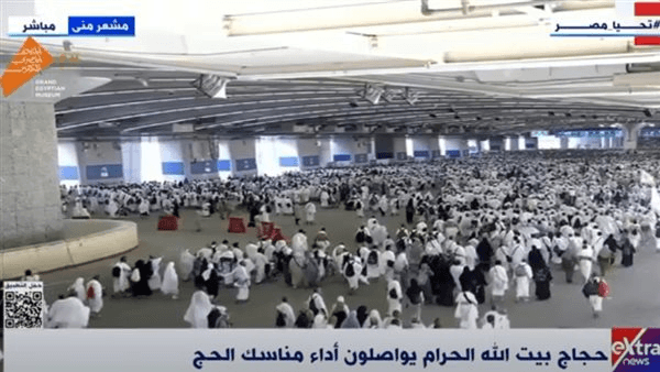 فيديو.. حجاج بيت الله الحرام يقومون برمى جمرة العقبة