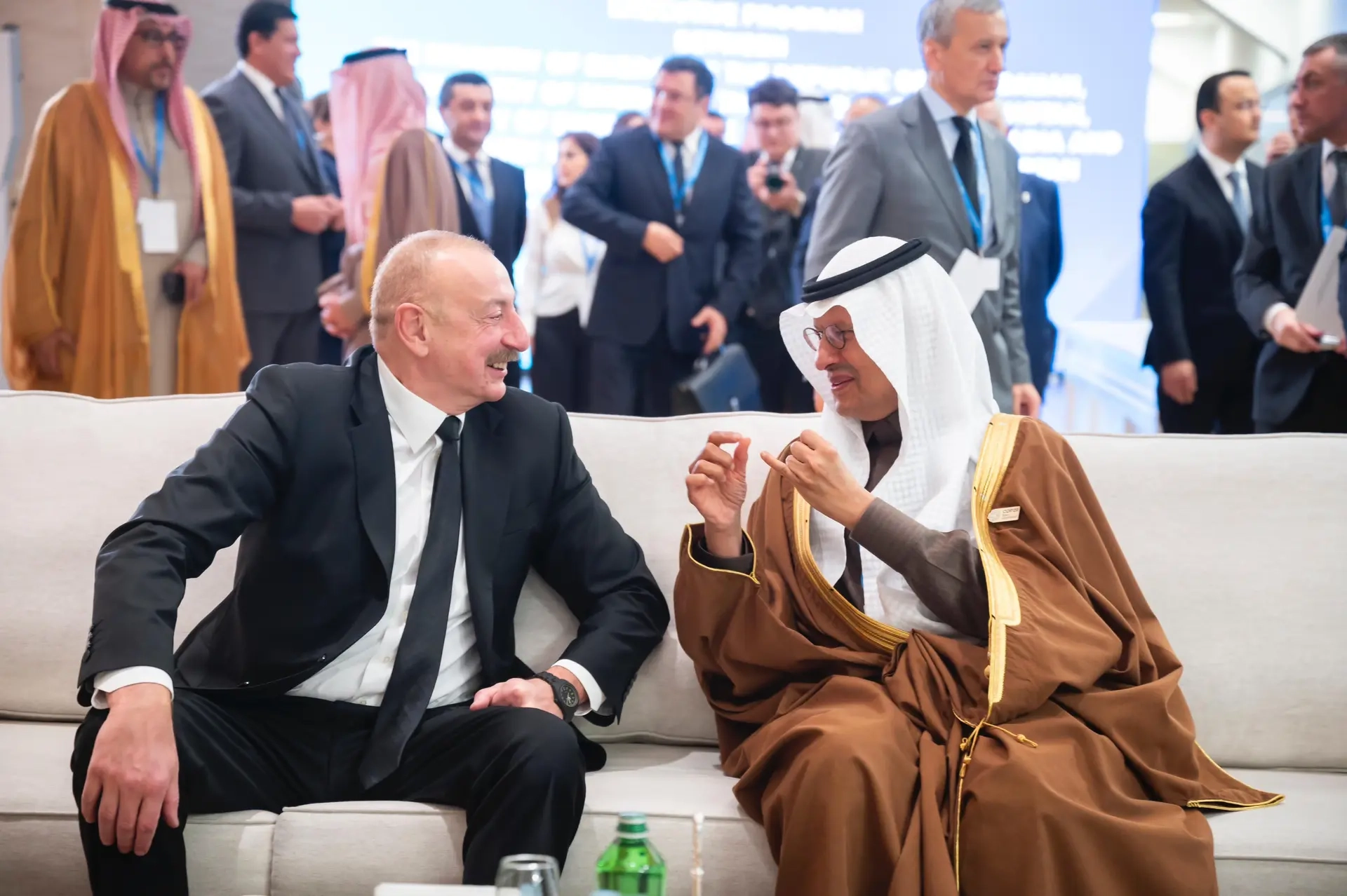 مؤتمر الدول الأطراف في اتفاقية الأمم المتحدة الإطارية بشأن التغير المناخي (COP29) يشهد توقيع المملكة برنامجًا تنفيذيًا للتعاون في مجال تطوير ونقل الطاقة المتجددة مع أذربيجان وكازاخستان وأوزبكستان وإبرام عددٍ من الاتفاقيات والمذكرات