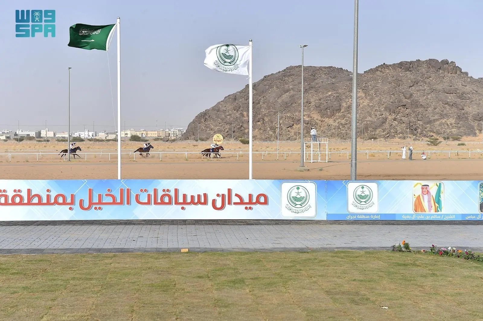 الجواد 'بوتان' يحقق كأس الأمير جلوي بن عبدالعزيز في الحفل الثامن لسباقات الخيل بنجران