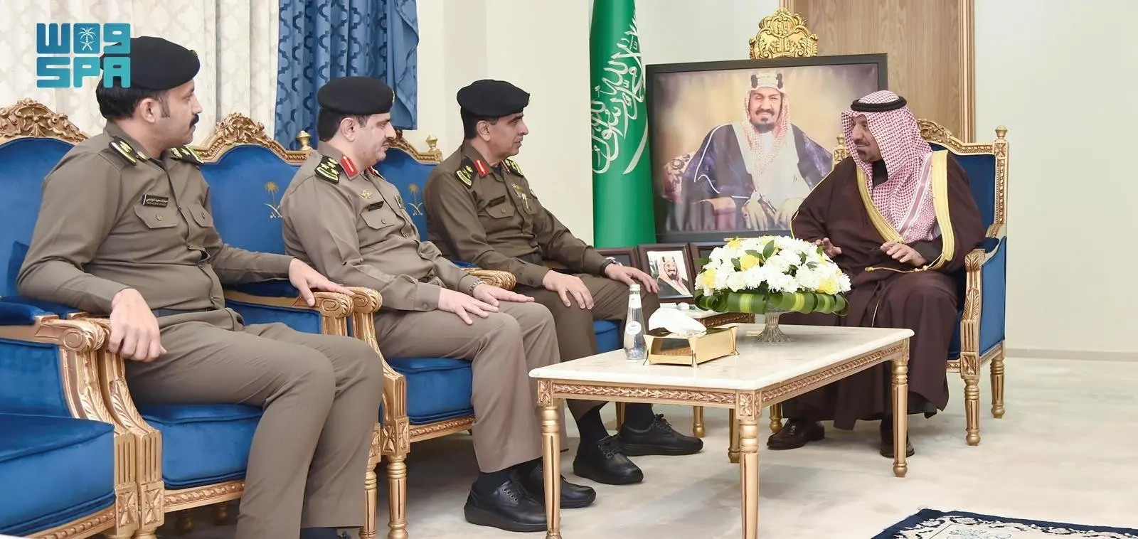 أمير نجران يستقبل مدير شرطة المنطقة ومرافقيه