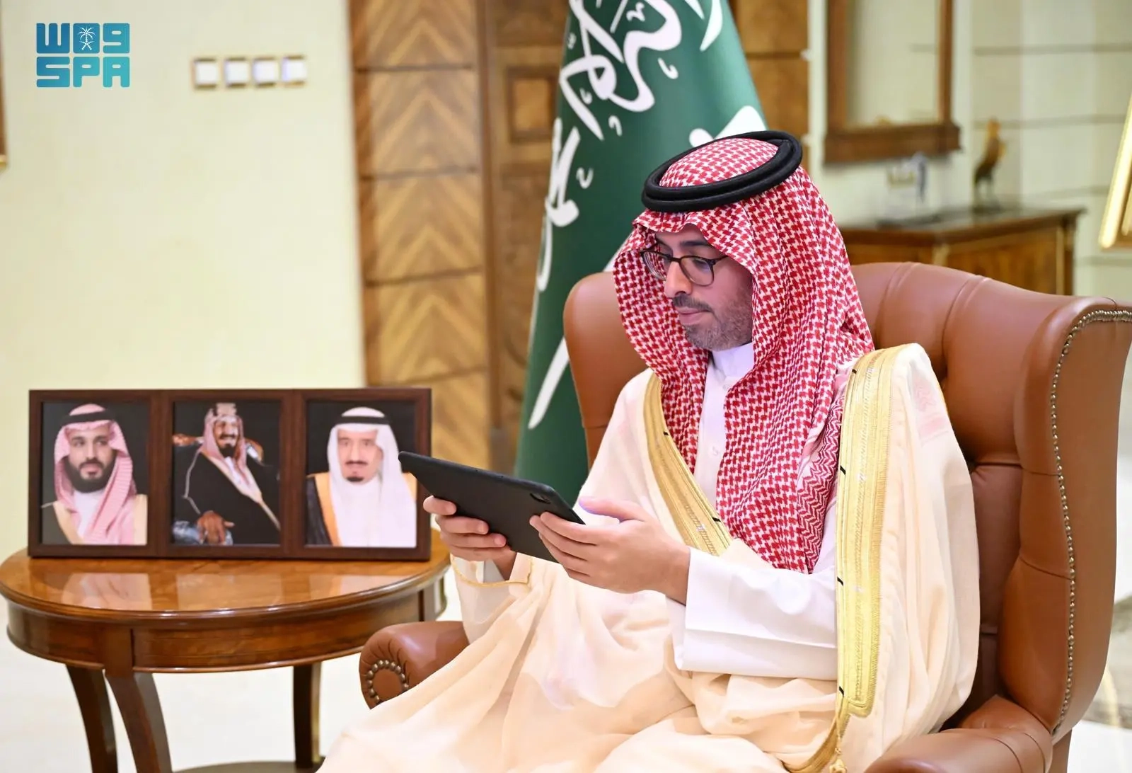محافظ جدة يطّلع على برامج ومشاريع جمعية نماء