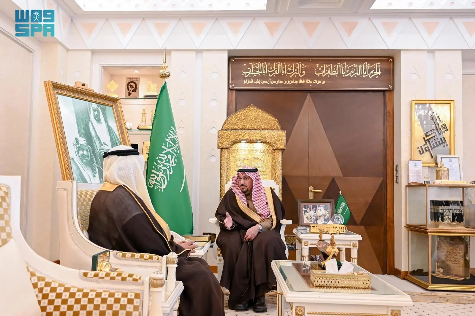 أمير القصيم يستقبل العساف بمناسبة تكليفه محافظًا للرس