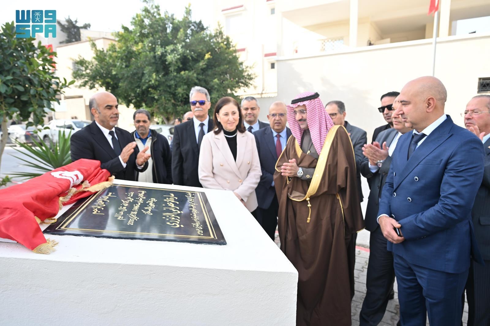 سفير المملكة لدى تونس يُشرف على تسليم 330 وحدة سكنية ممولة من الصندوق السعودي للتنمية في تونسد