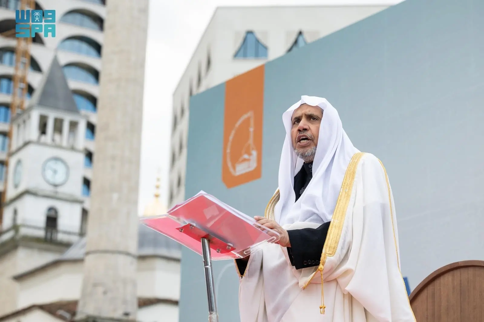 الأمين العام لرابطة العالم الإسلامي يُلقي خطبة عيد الفطر في أكبر جوامع ألبانيا ومنطقة البلقان