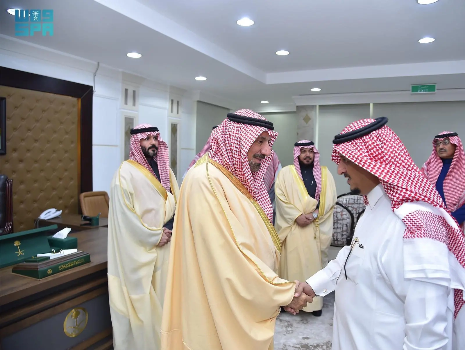 أمير نجران يستقبل منسوبي الإمارة المهنئين بشهر رمضان