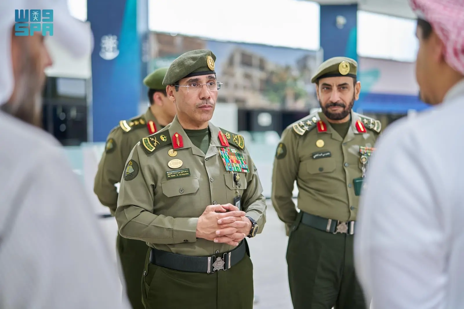 المدير العام للجوازات يتفقّد صالات العمرة بمطار الأمير محمد بن عبدالعزيز الدولي