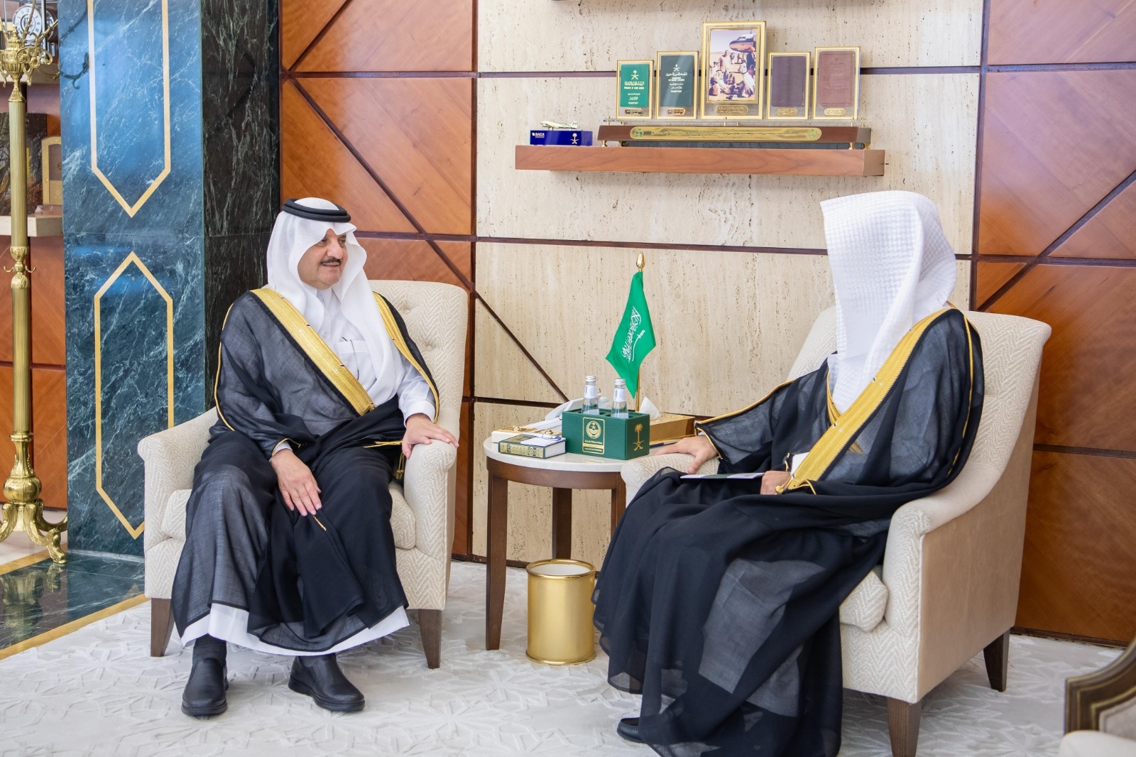سمو أمير المنطقة الشرقية يستقبل رئيس المحكمة العامة بالقطيف