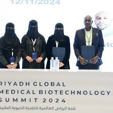 مبتكرات سعوديات يبتكرن عدسة لاصقة ذكية لقياس مستوى السكر في الدم