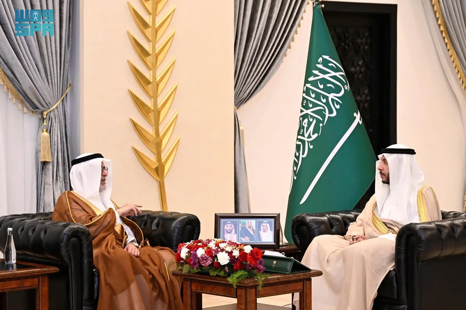 الأمير سعود بن نهار يلتقي رئيس جامعة الطائف