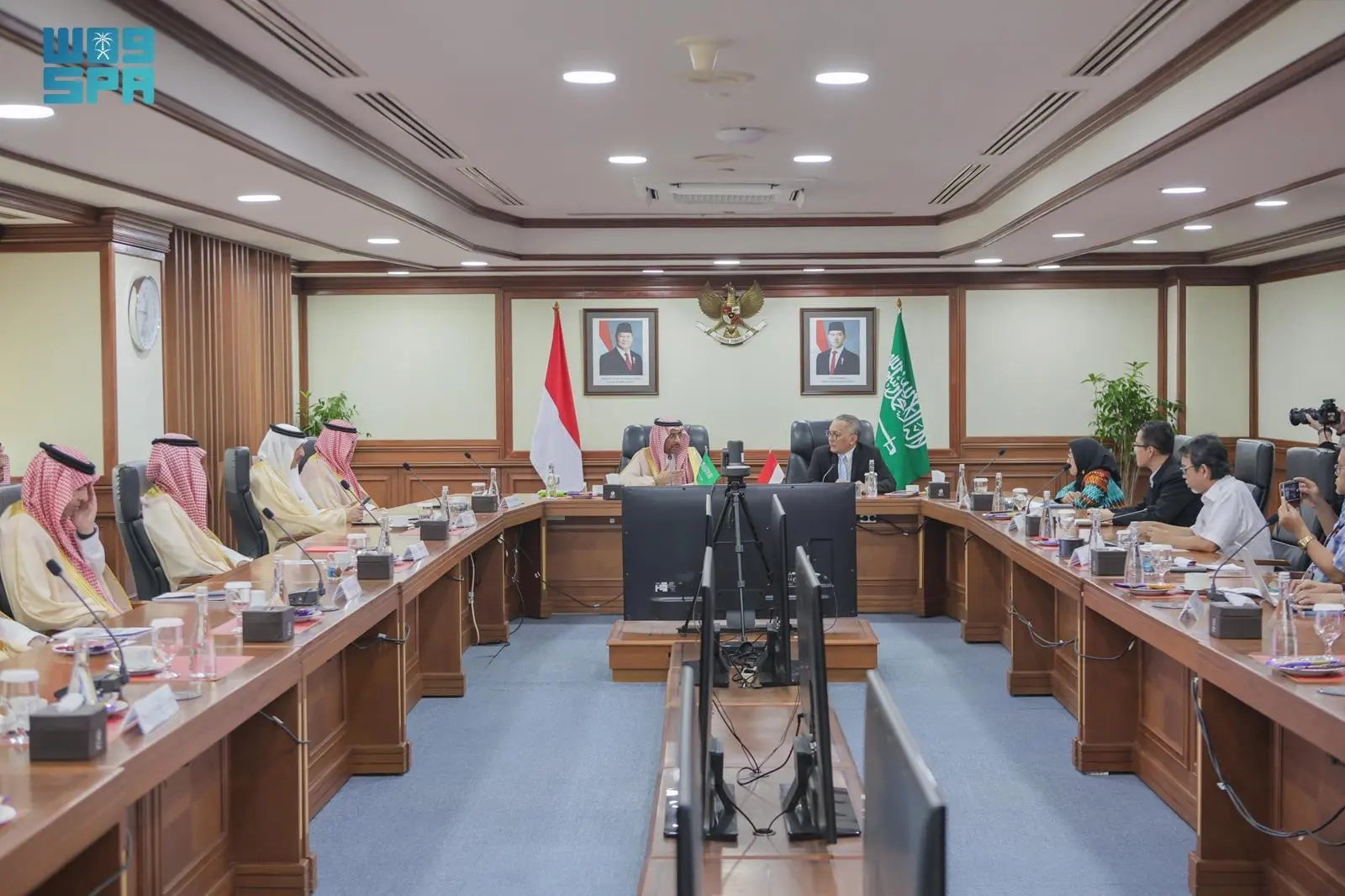 وزير الصناعة يطّلع على التجربة الإندونيسية في تمكين البحث والابتكار بقطاعي الصناعة والتعدين