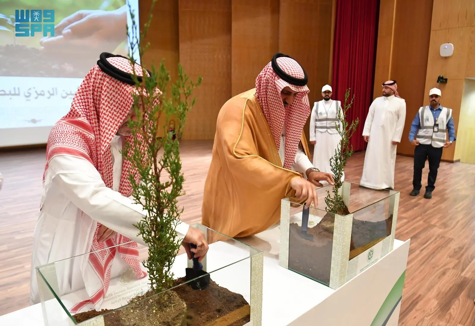 دعمًا لجهود الاستدامة البيئية بعسير.. إطلاق مبادرة 'البصمة الخضراء' لزراعة 8 آلاف شتلة محلية