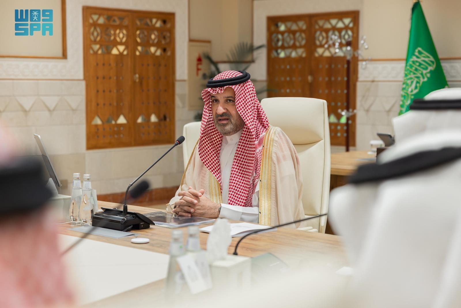 الأمير فيصل بن سلمان يرأس الاجتماع الأول للجنة الإشرافية العليا لمشروع 'تاريخ الحج والحرمين الشريفين'