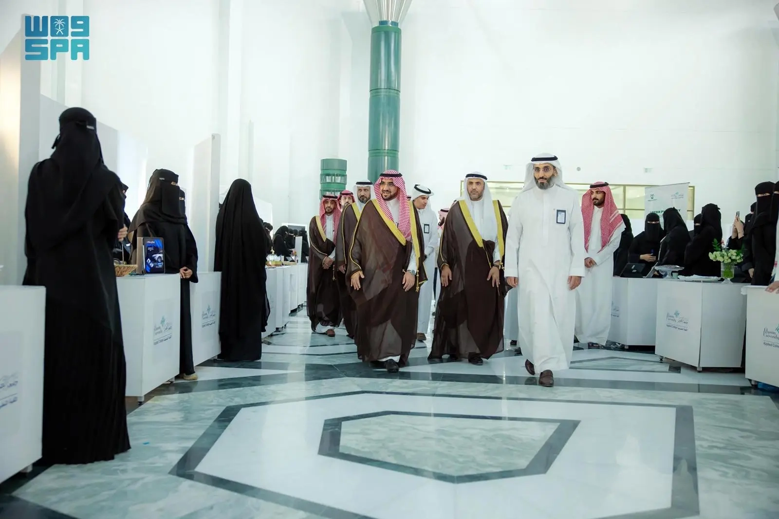جامعة القصيم تقيم معرضًا لمشاريع التخرج الطلابية وتوقّع اتفاقيات تعاون تدريبية