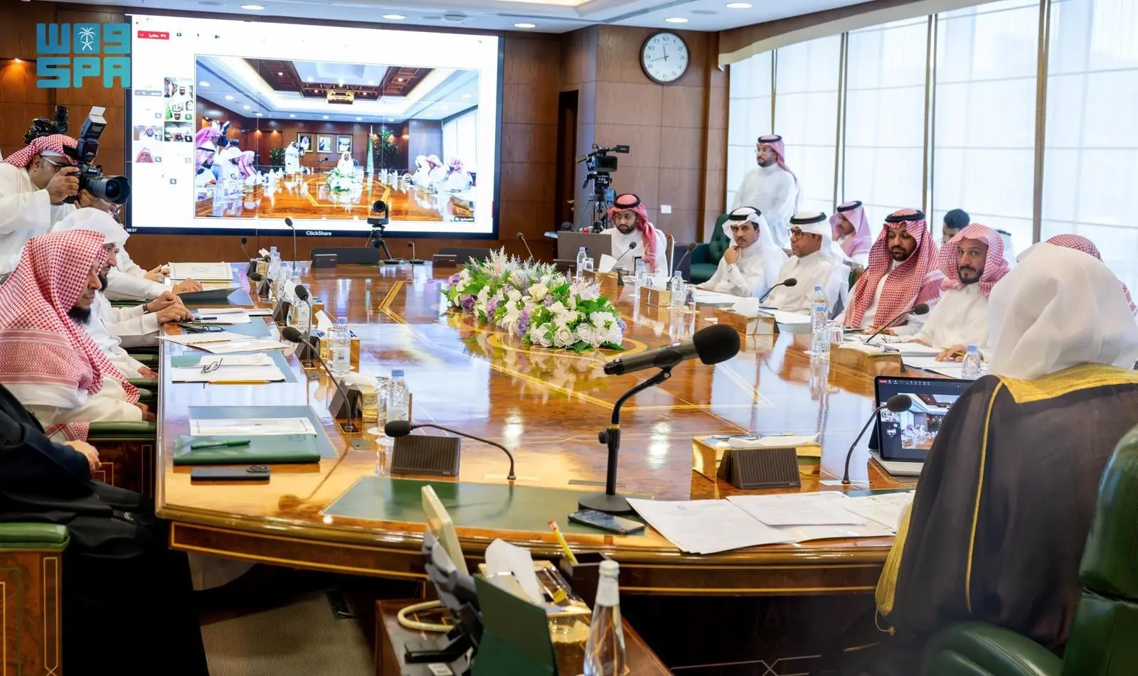 وزير الشؤون الإسلامية يرأس اجتماع اللجنة العليا لأعمال الوزارة في موسم الحج