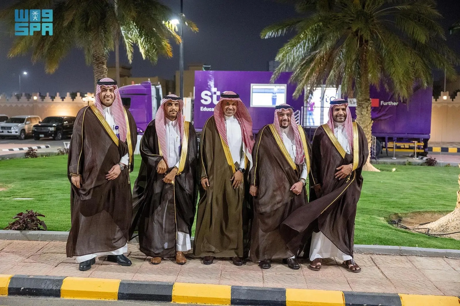 أمير القصيم يدشّن مشروع الحافلة الرقمية لمجموعة الاتصالات السعودية لتمكين كبار السن تقنيًا وتعزيز التحول الرقمي
