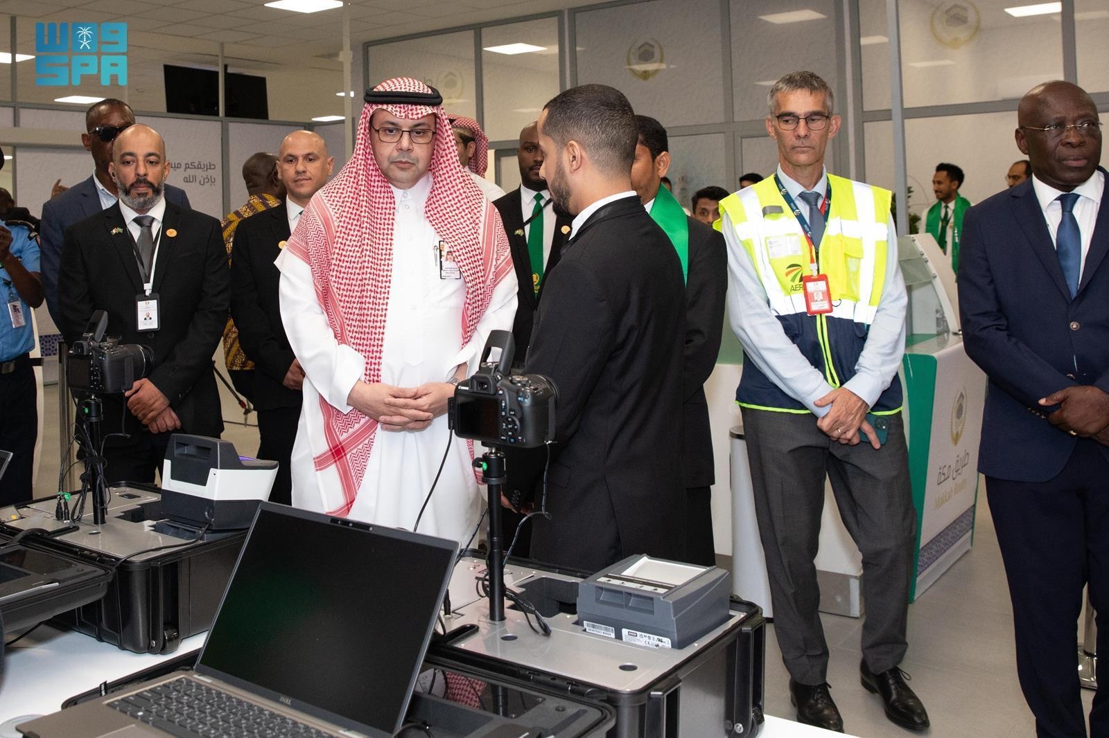 السفير القثامي يتفقد صالة مبادرة 'طريق مكة' في مطار أبيدجان الدولي