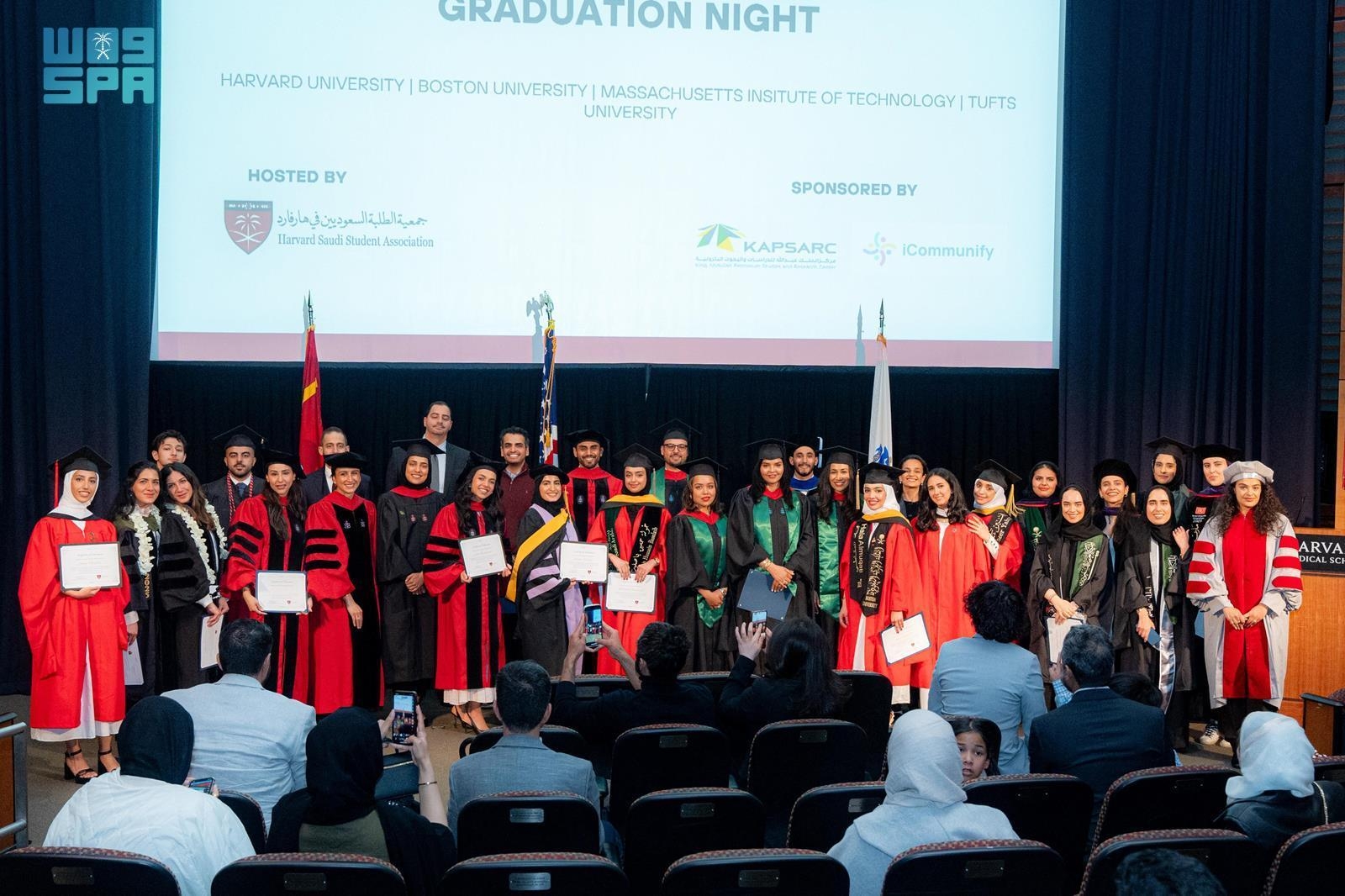 الطلبة السعوديون في جامعة هارفارد يحتفلون بتخريج 50 مبتعثًا من جامعات أمريكية