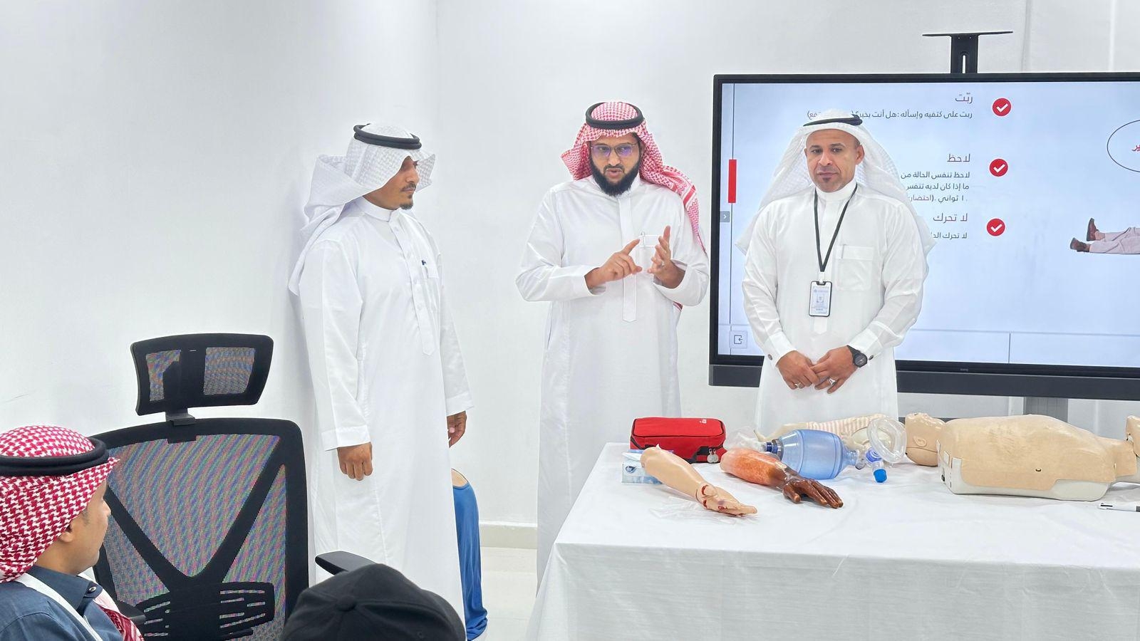 مساجد أبو عريش تنظم دورة تدريبية في مهام وطرق الاسعافات الأولية بالتعاون مع تجمع جازان الصحي
