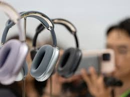 أبل تؤجل إطلاق الجيل الجديد من سماعات AirPods Max حتى عام 2027
