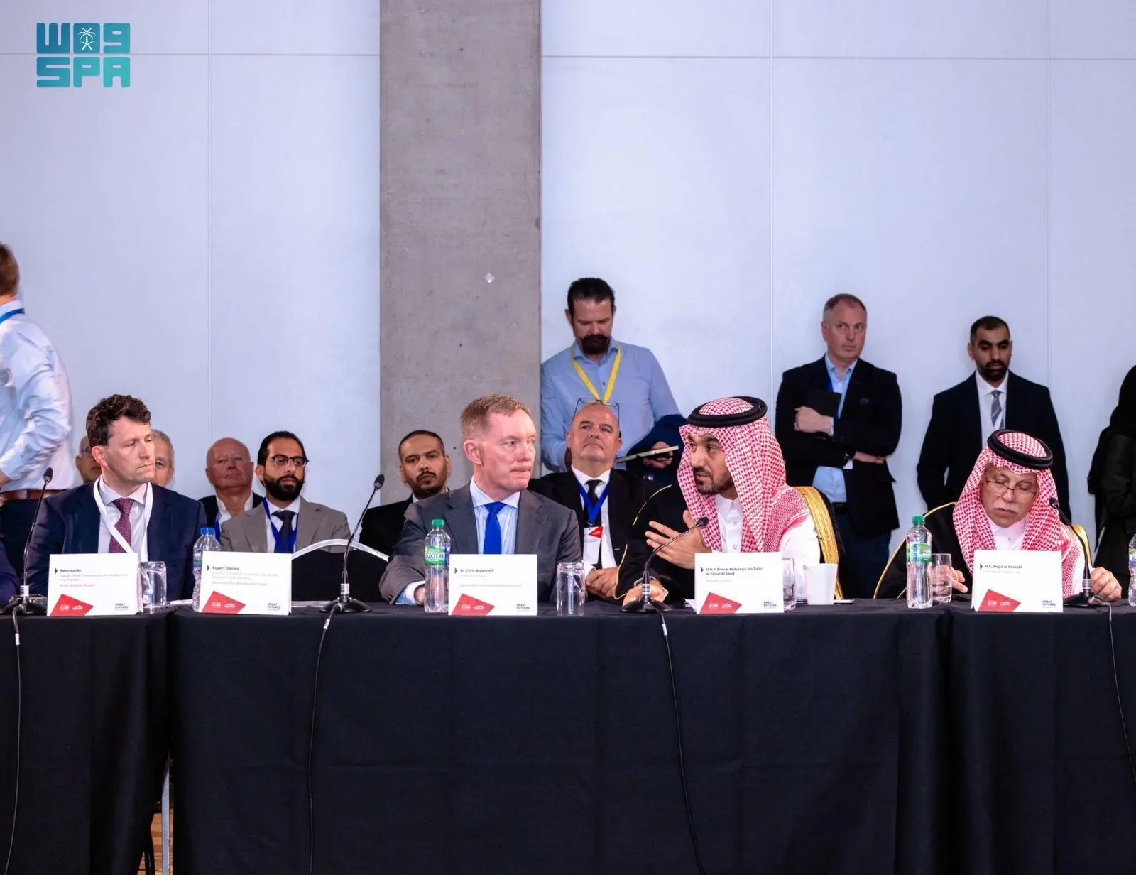 وزيرا الرياضة والتجارة يشاركان في أعمال الطاولة المستديرة حول التعاون الرياضي السعودي – البريطاني في لندن