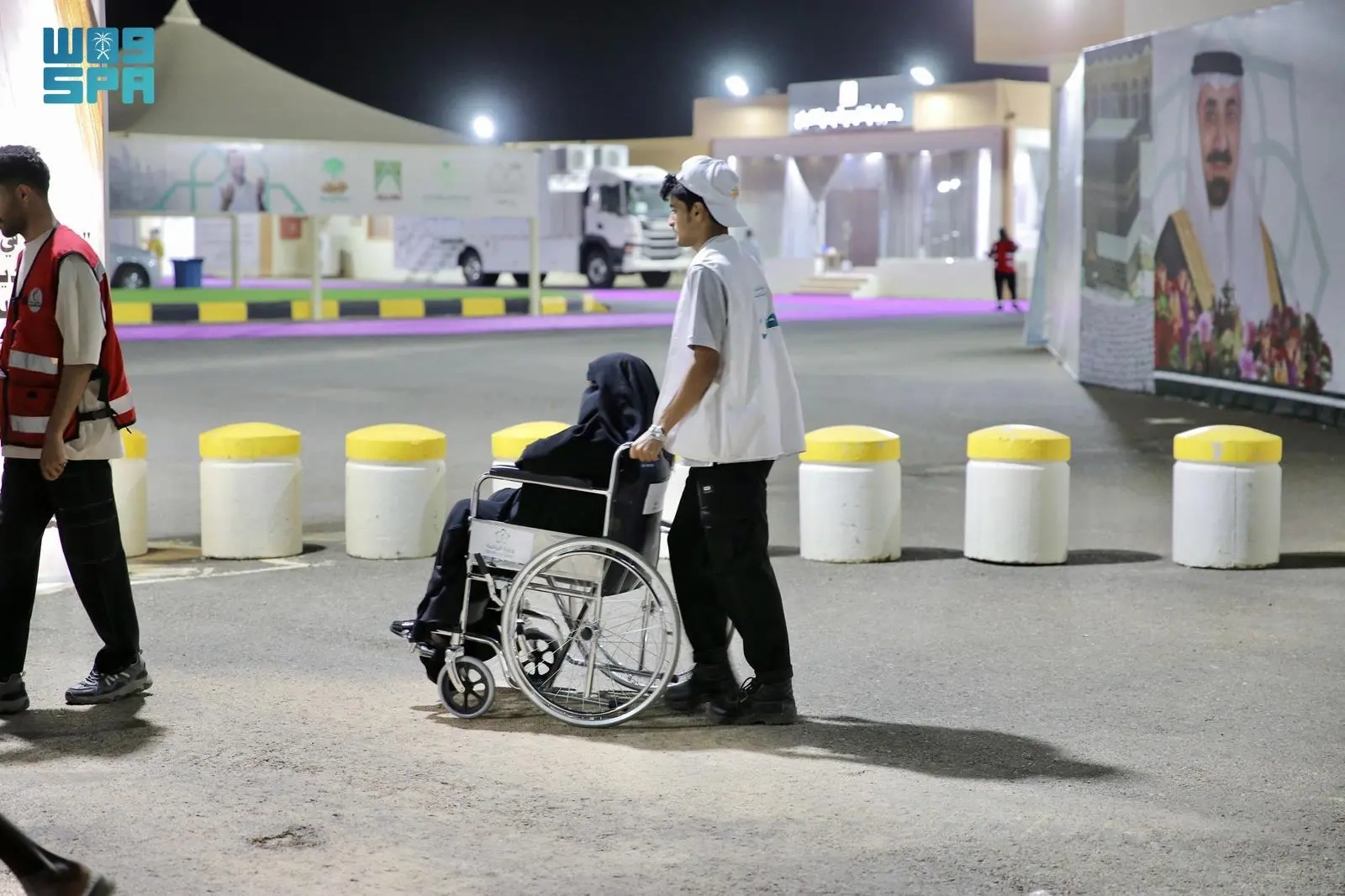 المتطوعون والمتطوعات بمنفذ الوديعة الحدودي.. عطاءٌ وتفانٍ في خدمة حجاج بيت الله الحرام
