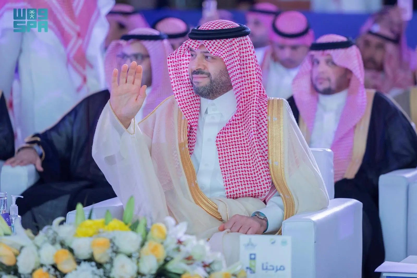 أمير الحدود الشمالية يرعى حفل تخريج 220 طالبًا وطالبة من كلية الشمال للتمريض