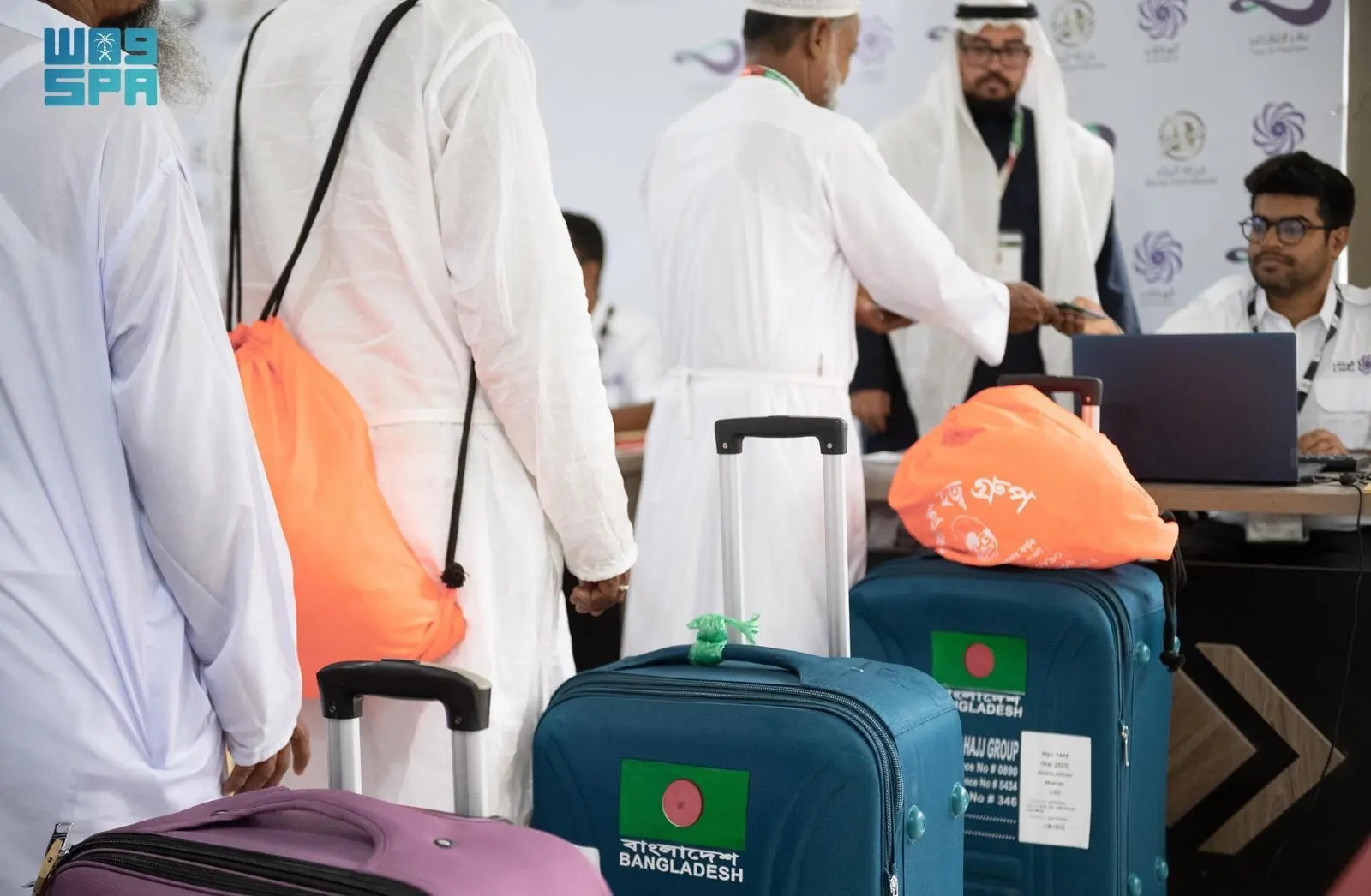خدمة 'فرز وترميز الأمتعة' في مبادرة طريق مكة.. من مطار حضرة شاه جلال الدولي إلى مقر إقامة المستفيد بالمملكة