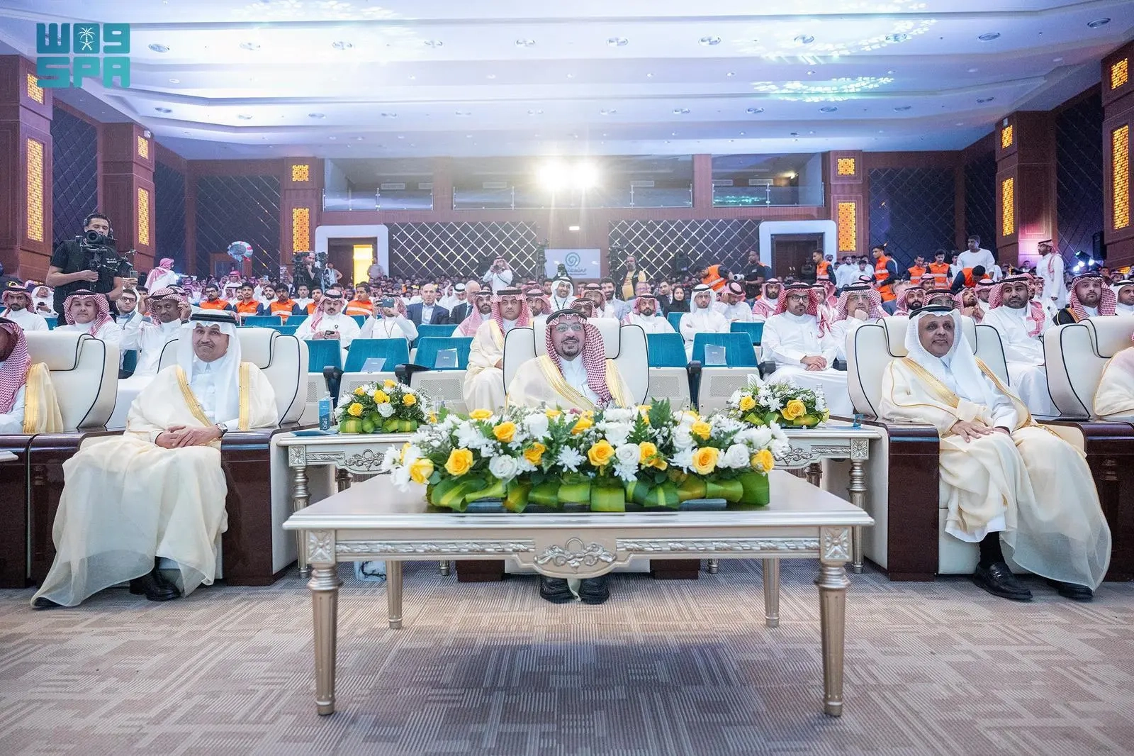 أمير القصيم يرعى حفل تخريج 400 متدرب ومتدربة من معهد 'سرب' لتعزيز صناعة النقل السككي بالمملكة