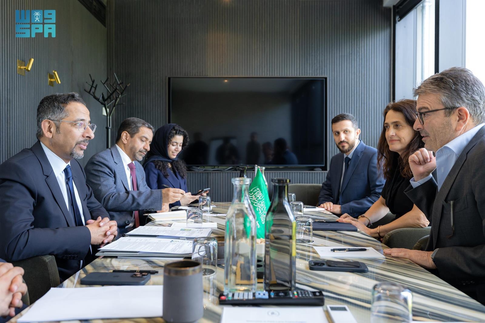 وزير الصناعة والثروة المعدنية يناقش مع شركات دنماركية الفرص الاستثمارية المشتركة في قطاعي الصناعة والتعدين