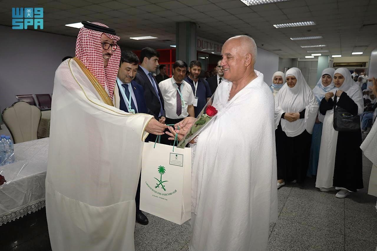 السفير الرشيدان يشارك في توديع أولى طلائع الحجاج من طاجيكستان